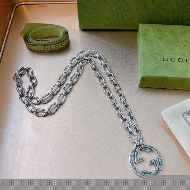 G*u*i necklaces
